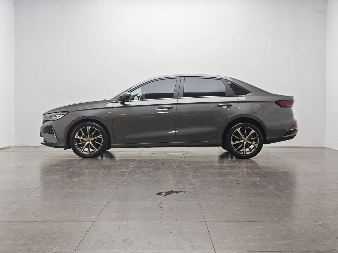 Geely Emgrand 1.5 л 2022 г. Чёрный, пробег 22000 км