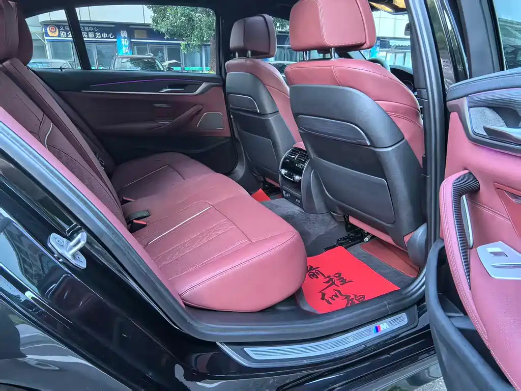 BMW 5 Series — миниатюра 8