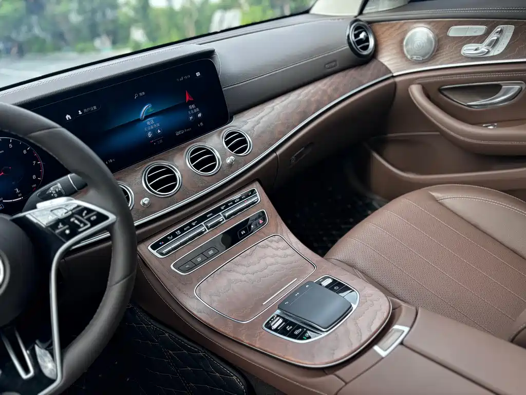 Mercedes-Benz E-Class — миниатюра 21