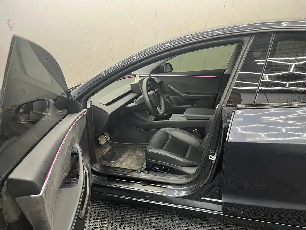 Tesla Model 3 — миниатюра 4
