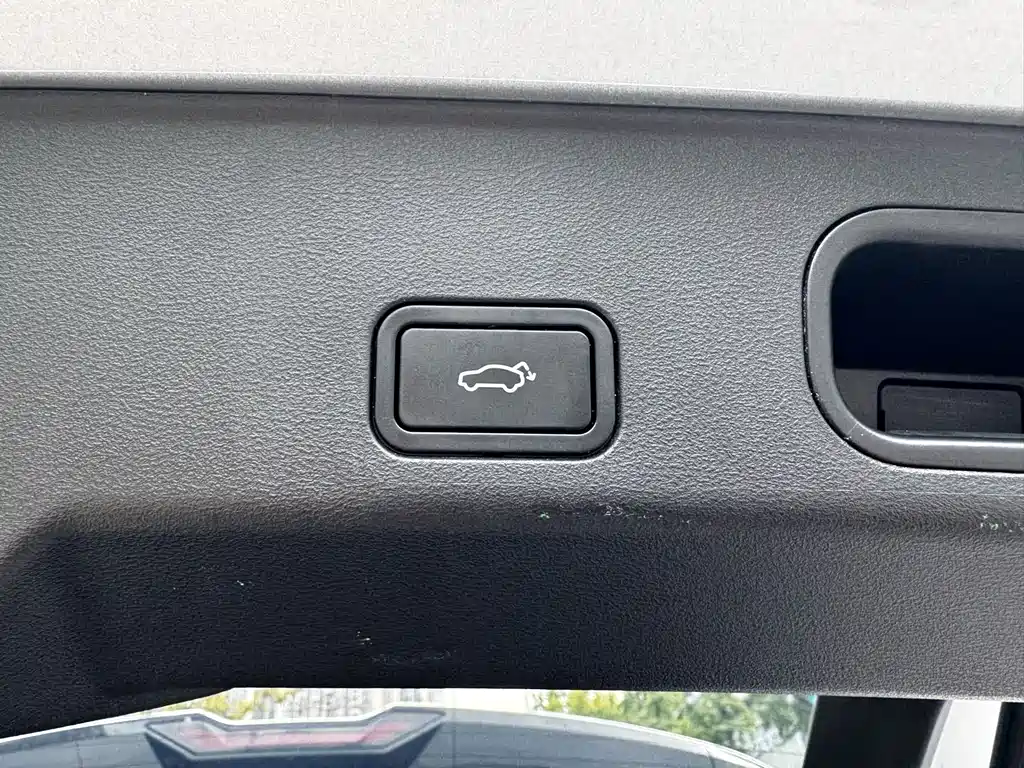 Geely Boyue L — миниатюра 28