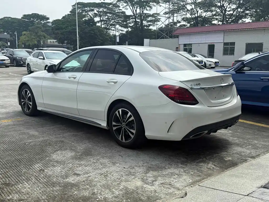 Mercedes-Benz C-Class — миниатюра 9