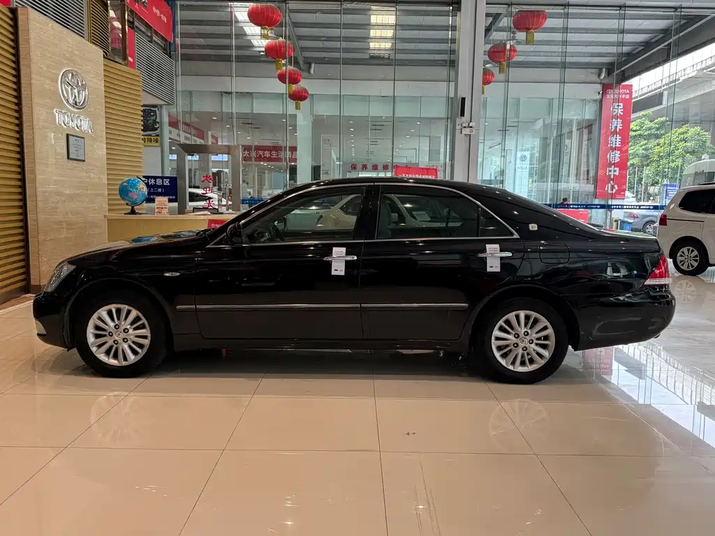 Toyota Crown — миниатюра 6