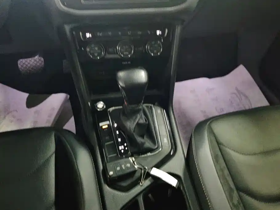 Volkswagen Tiguan L — миниатюра 16