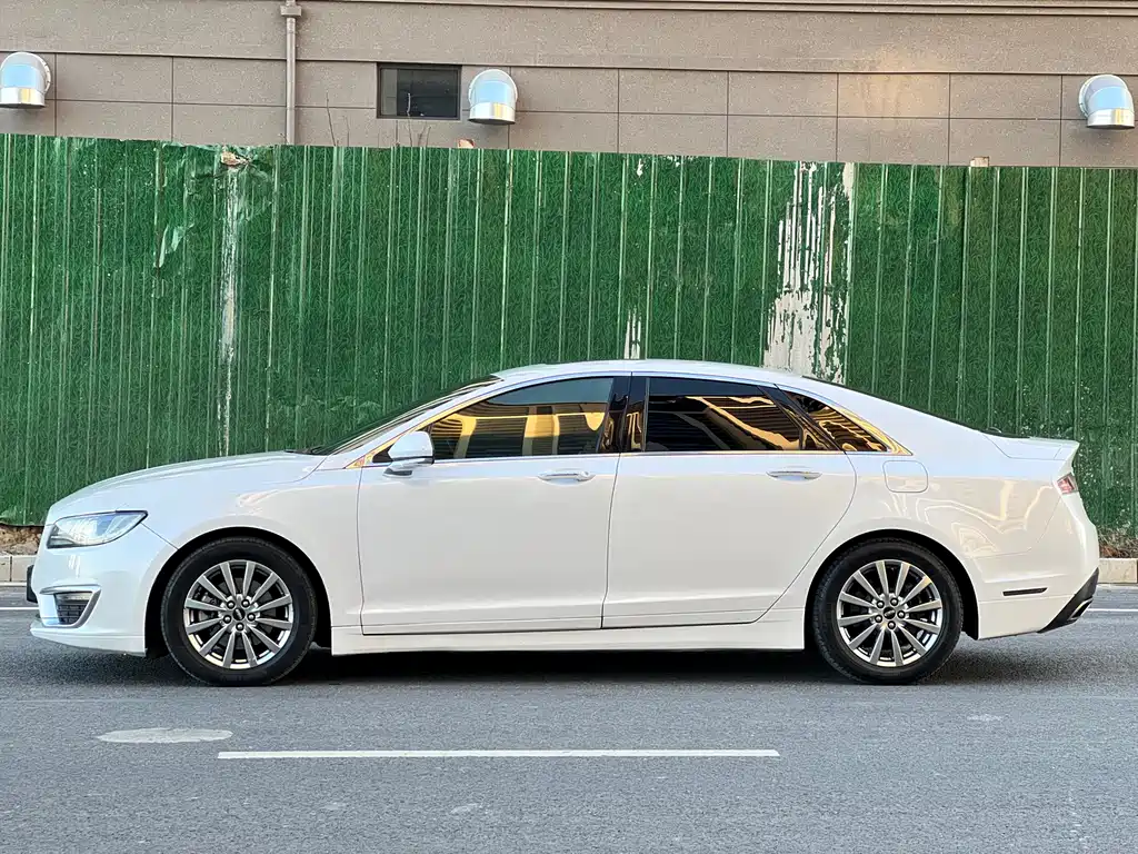 LINCOLN MKZ