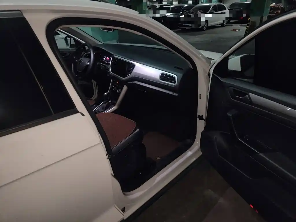 Volkswagen T-Roc — миниатюра 19