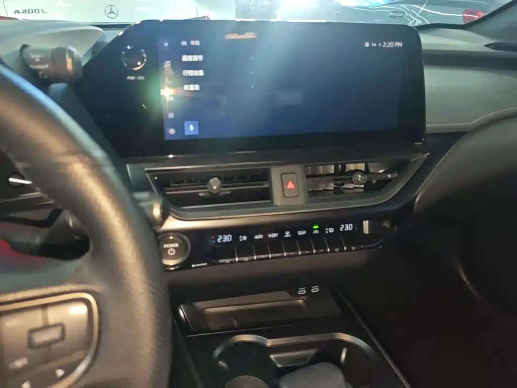 Lexus UX — миниатюра 13