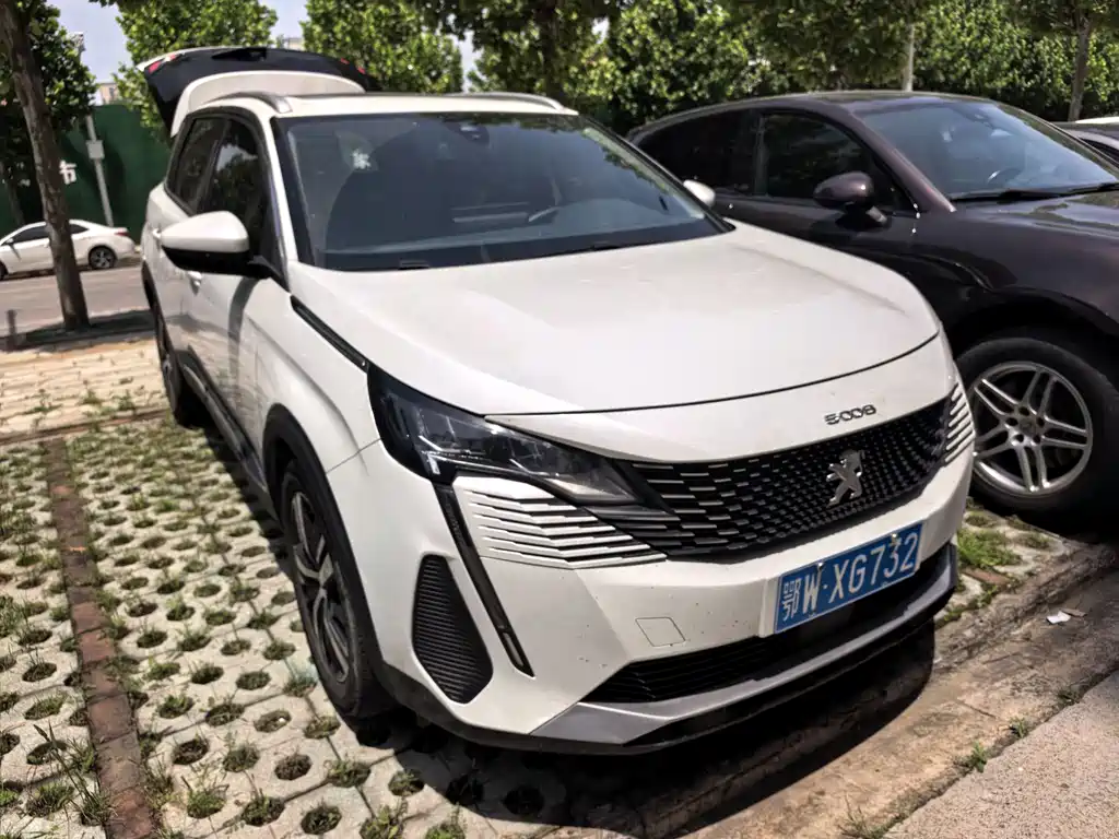 Peugeot 5008 2021 400THP 7 мест