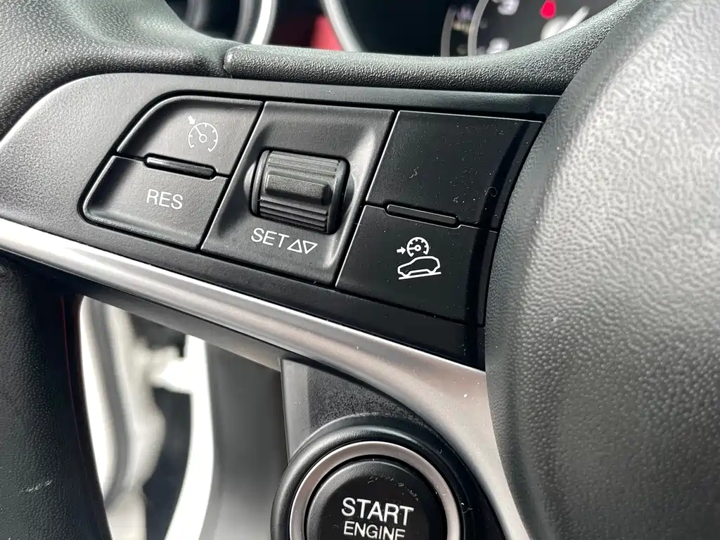 Alfa Romeo Stelvio — миниатюра 12