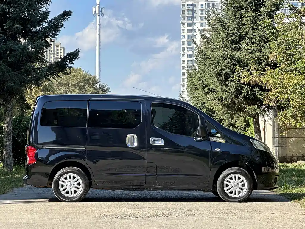 Nissan NV200 — миниатюра 6