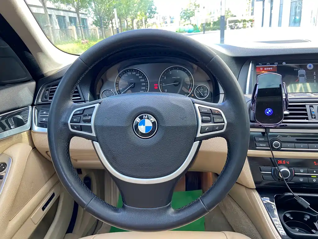 BMW 5 Series — миниатюра 12