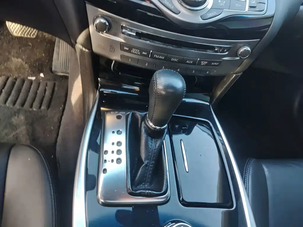 Infiniti Q70 — миниатюра 8