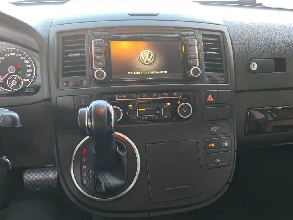 Volkswagen Multivan — миниатюра 14