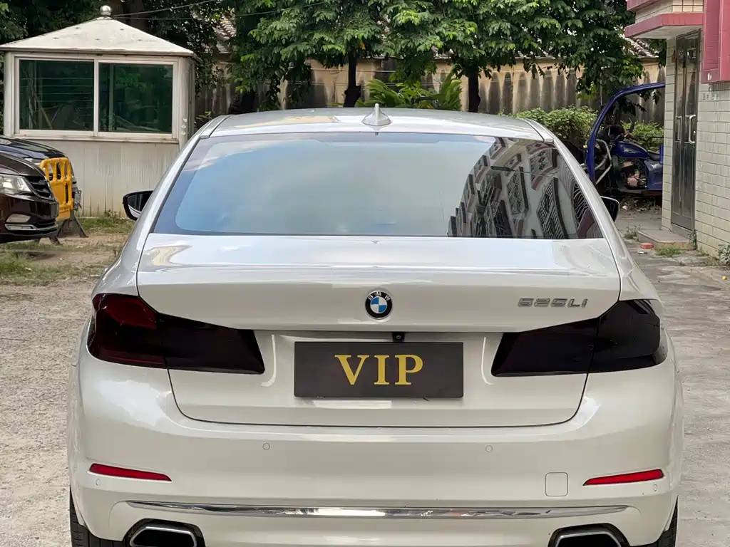 BMW 5 Series — миниатюра 8