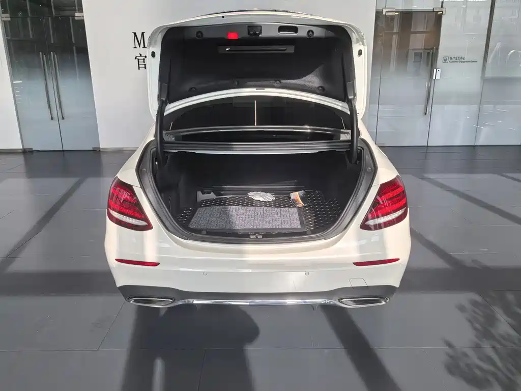 Mercedes-Benz E-Class — миниатюра 6