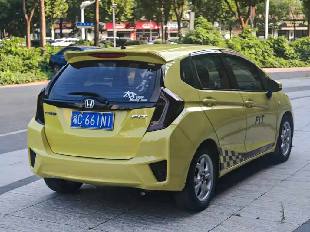 Honda Fit — миниатюра 9