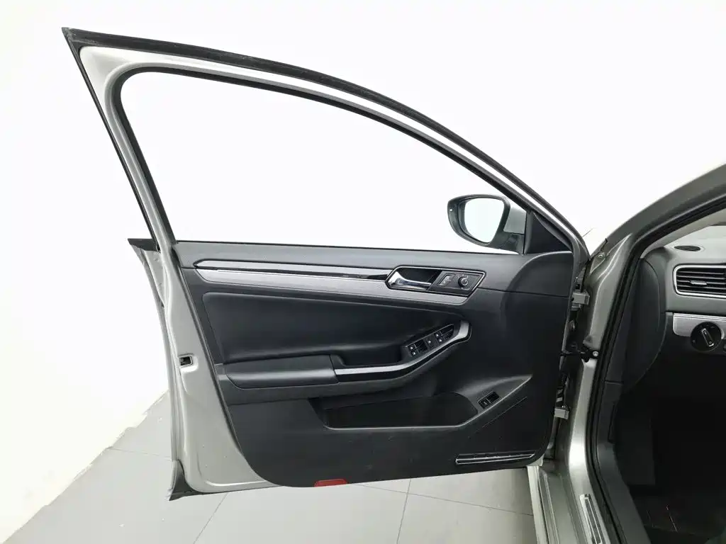 Volkswagen Sagitar — миниатюра 8