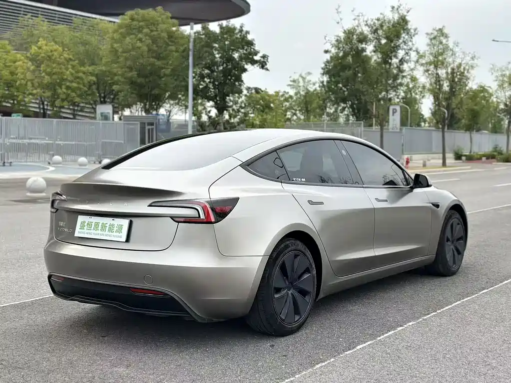 Tesla Model 3 — миниатюра 17