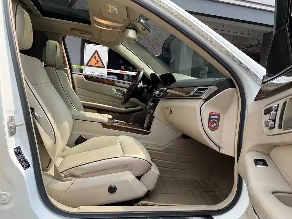 Mercedes-Benz E-Class — миниатюра 5