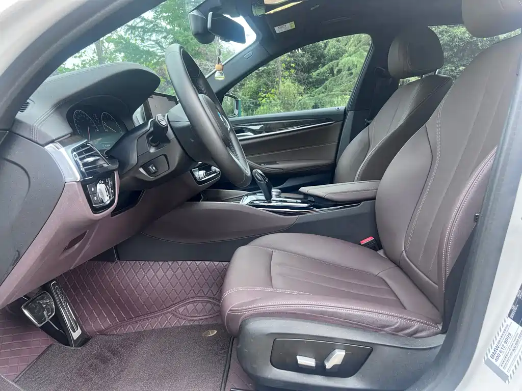 BMW 5 Series — миниатюра 9