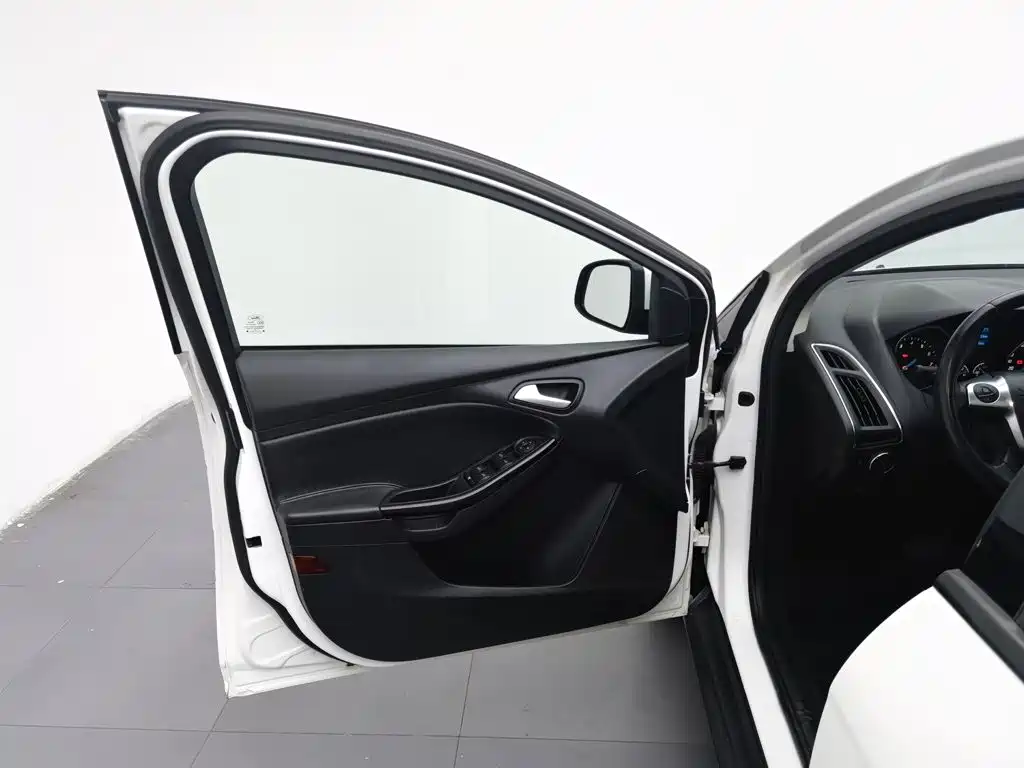 Ford Focus — миниатюра 8