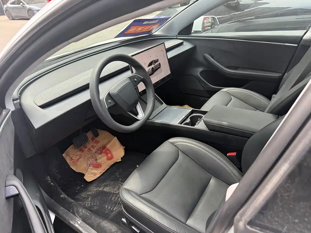 Tesla Model 3 — миниатюра 4