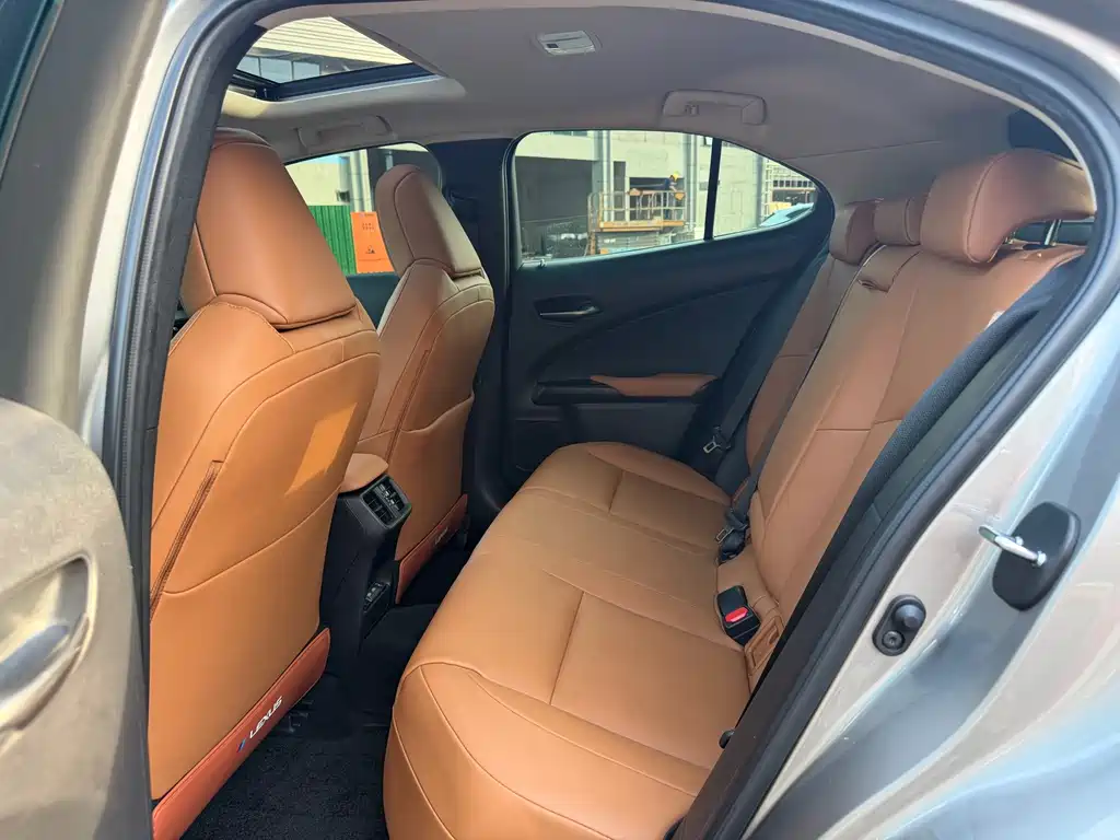 Lexus UX New Energy — миниатюра 5