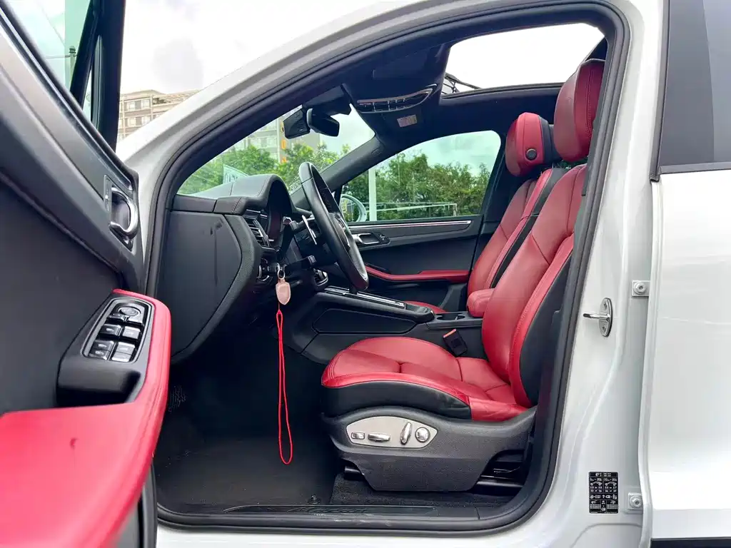 Porsche Macan — миниатюра 9