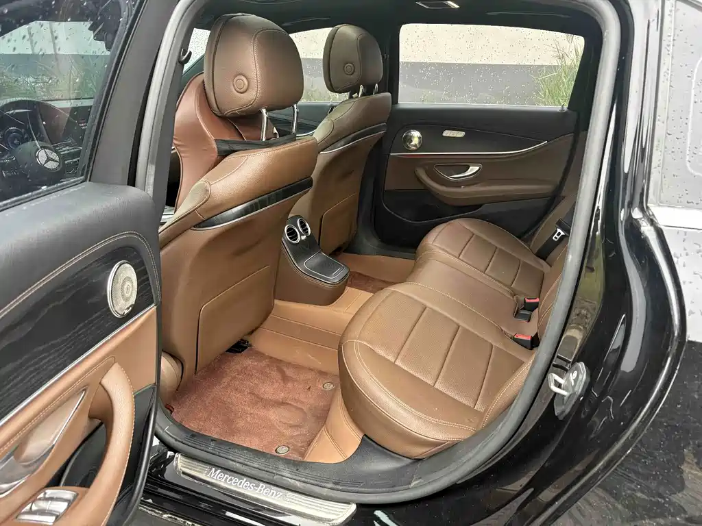 Mercedes-Benz E-Class — миниатюра 11