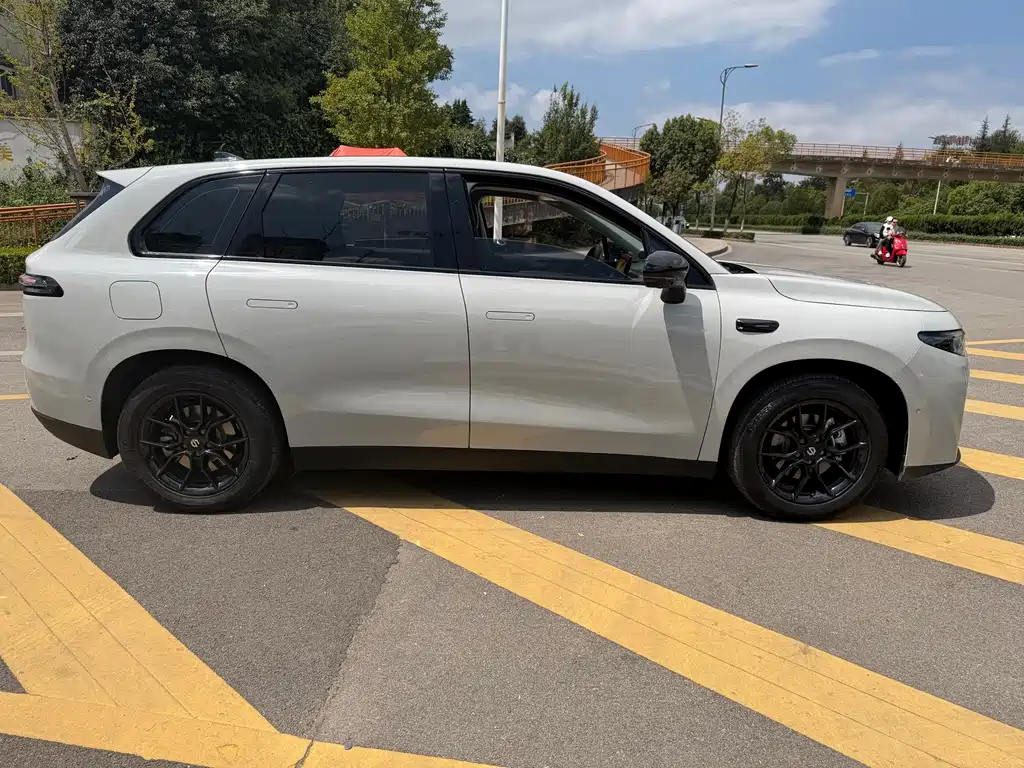 Leapmotor Leapmotor C10 — миниатюра 8