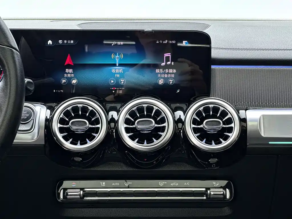Mercedes-Benz GLB — миниатюра 10