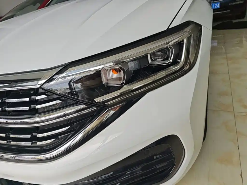 Volkswagen Sagitar — миниатюра 24