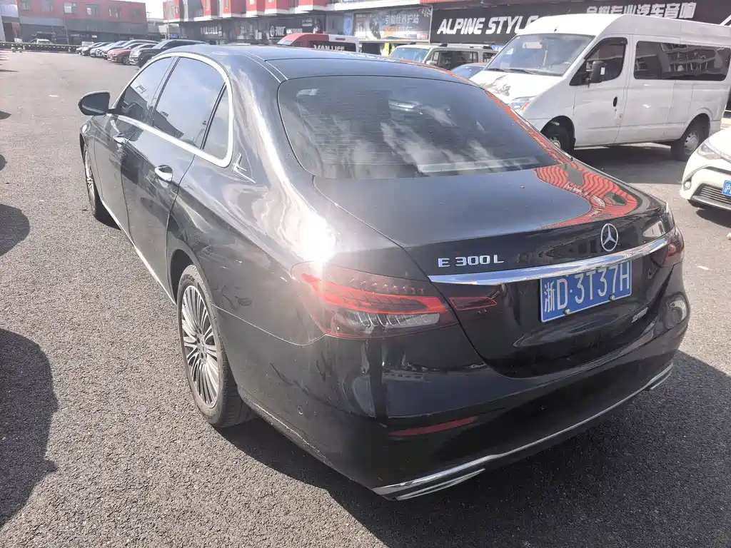 Mercedes-Benz E-Class — миниатюра 7