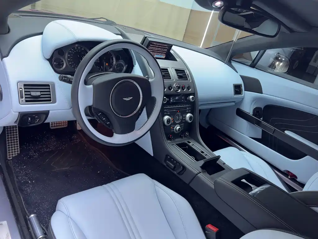 Aston Martin V8 Vantage 2011 4.7L Sportshift Coupe