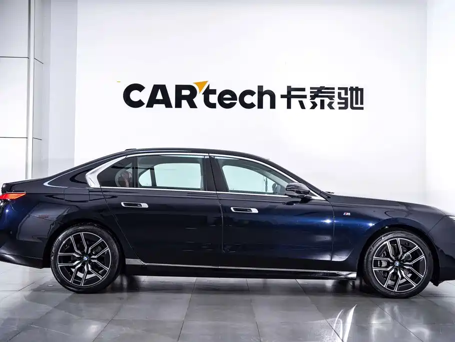BMW 7 Series — миниатюра 3