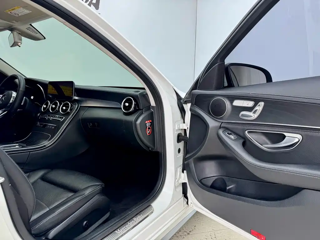 Mercedes-Benz C-Class — миниатюра 13