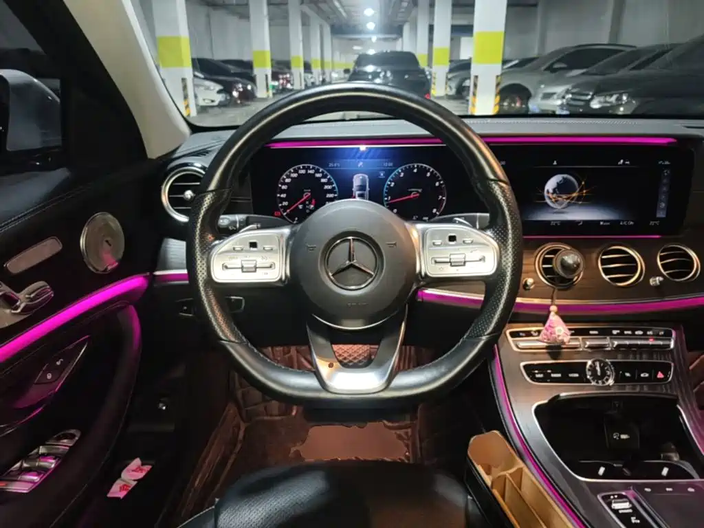 Mercedes-Benz E-Class — миниатюра 11