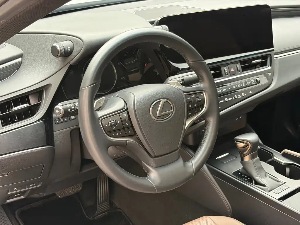 Lexus ES — миниатюра 19
