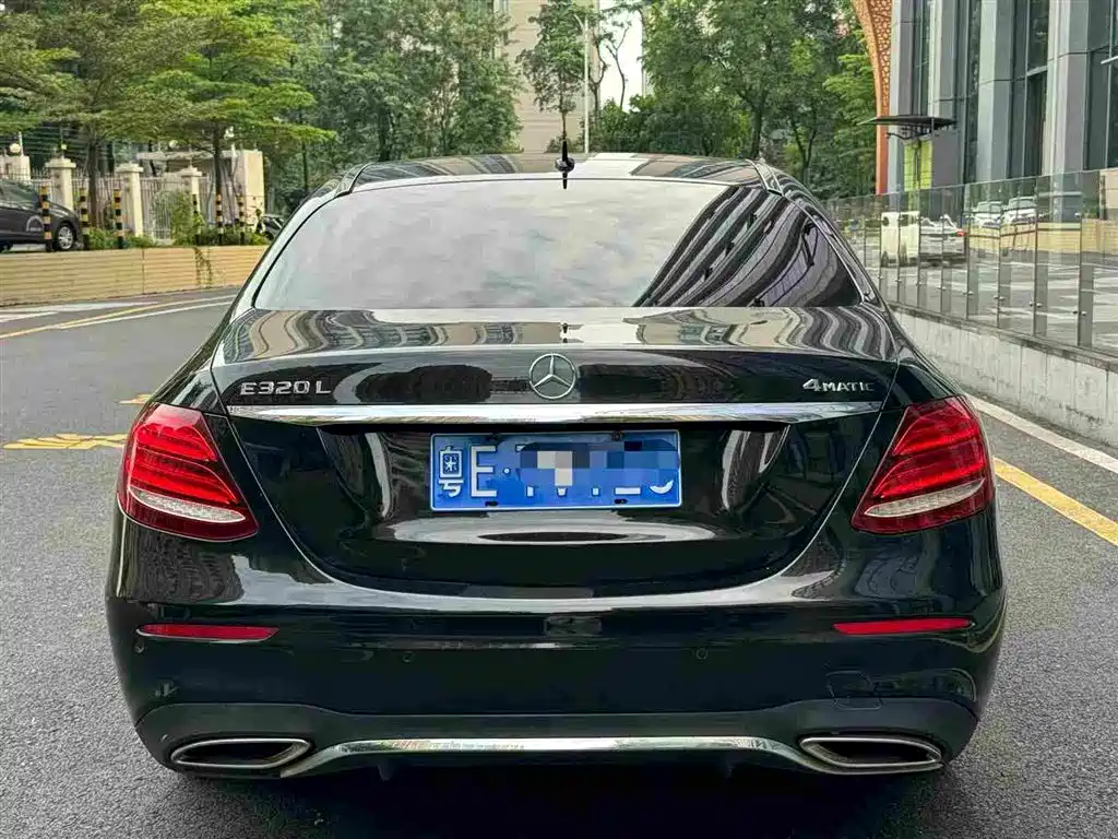Mercedes-Benz E-Class — миниатюра 5
