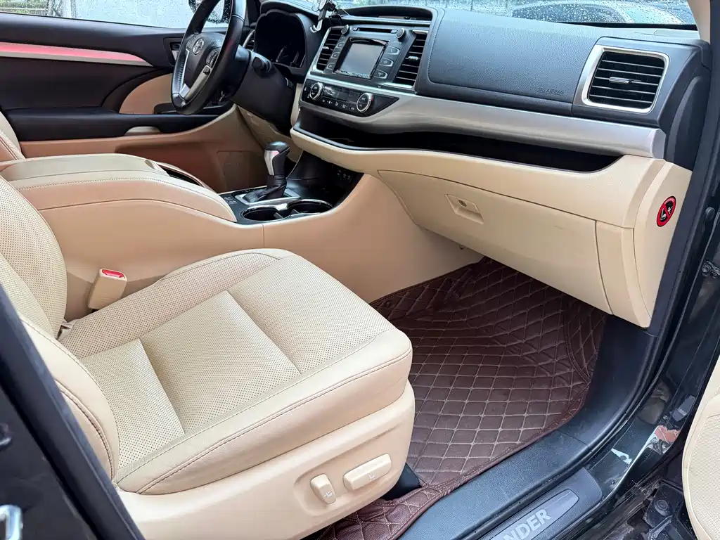 Toyota Highlander 2018 2.0T Luxury 7 мест V