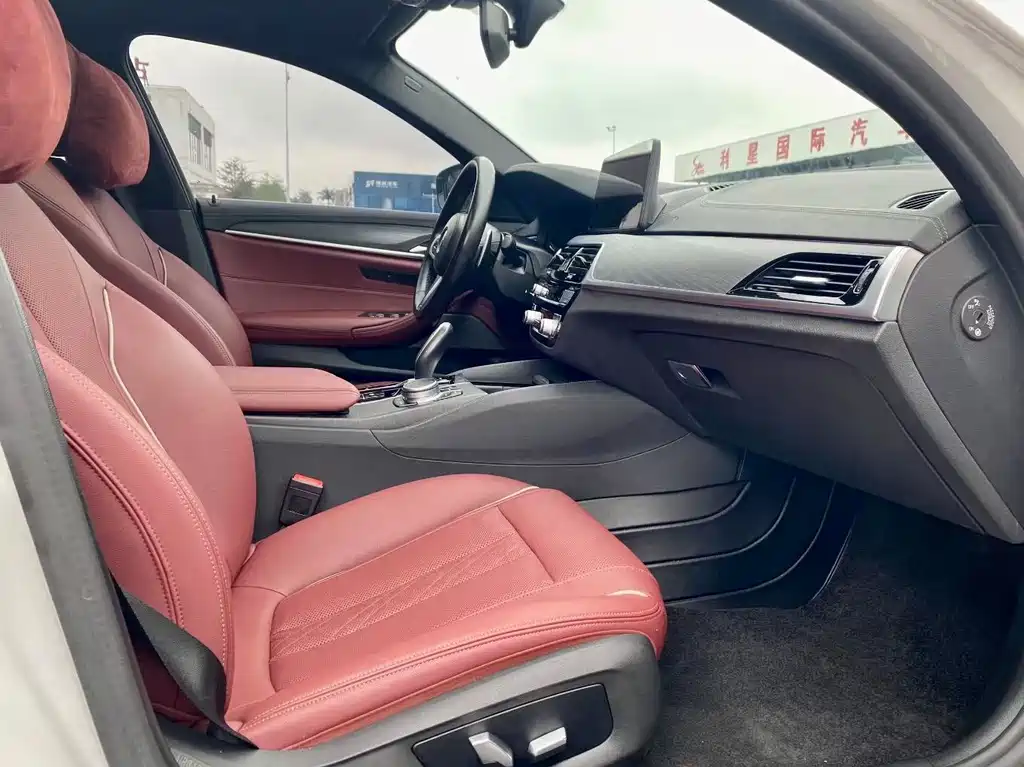 BMW 5 Series — миниатюра 6