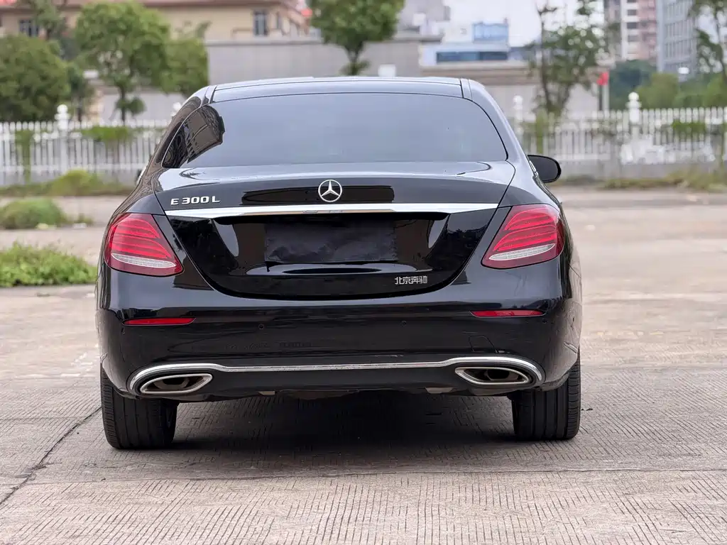 Mercedes-Benz E-Class — миниатюра 12