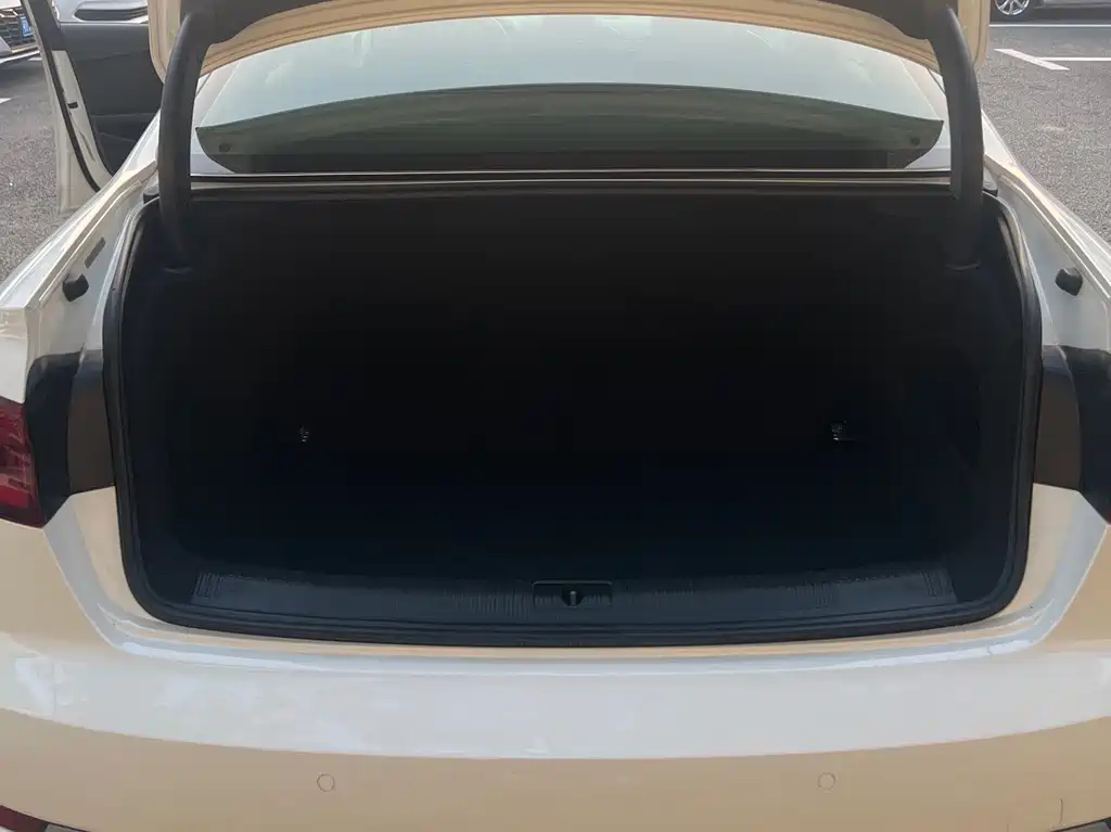 Audi A4L — миниатюра 15