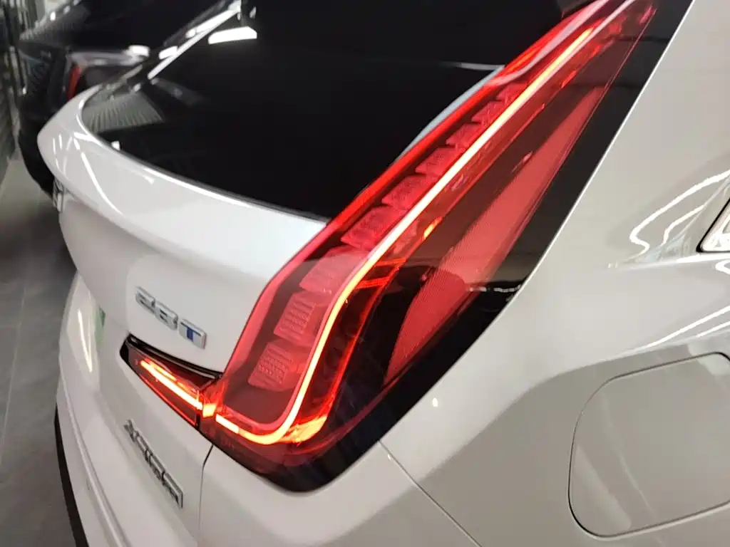 Cadillac XT4 — миниатюра 8