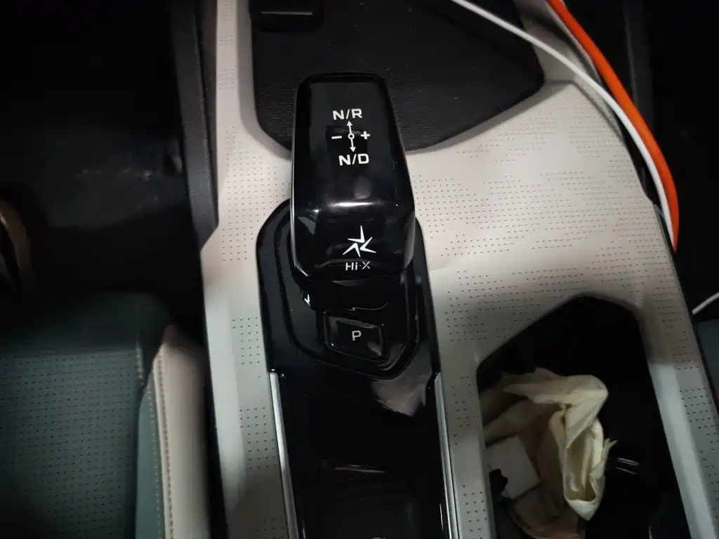 Geely L HiP — миниатюра 15