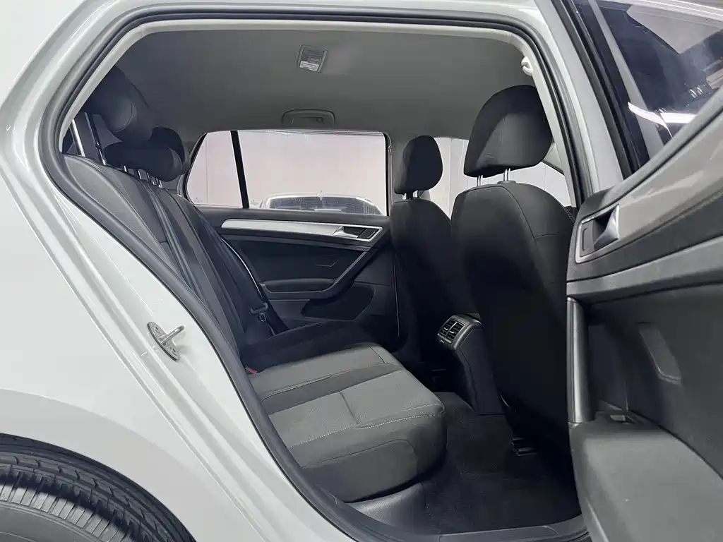 Volkswagen Golf — миниатюра 10