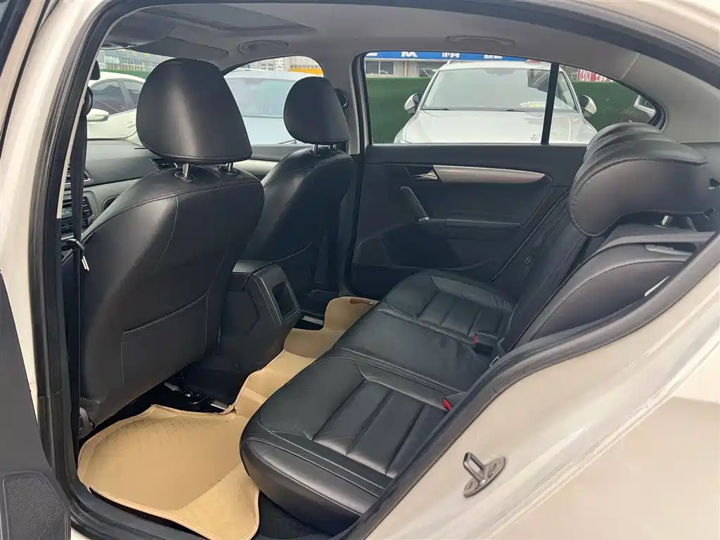 Volkswagen Lavida 2013 1.6L AT Comfort