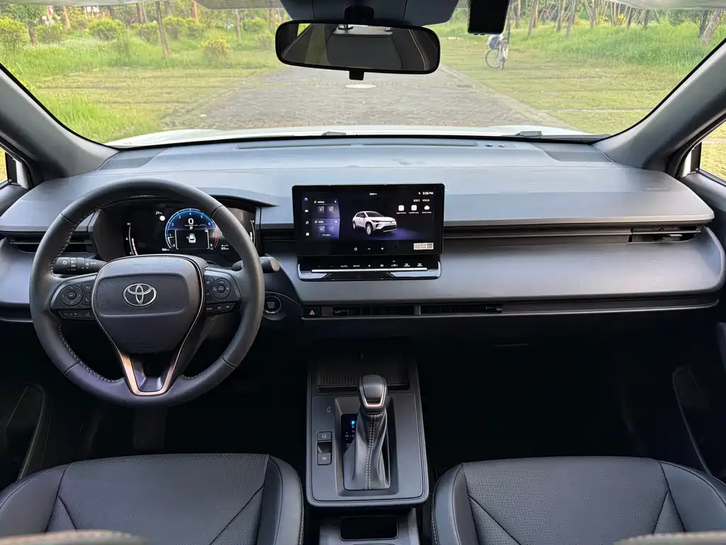 Toyota Corolla Cross — миниатюра 19