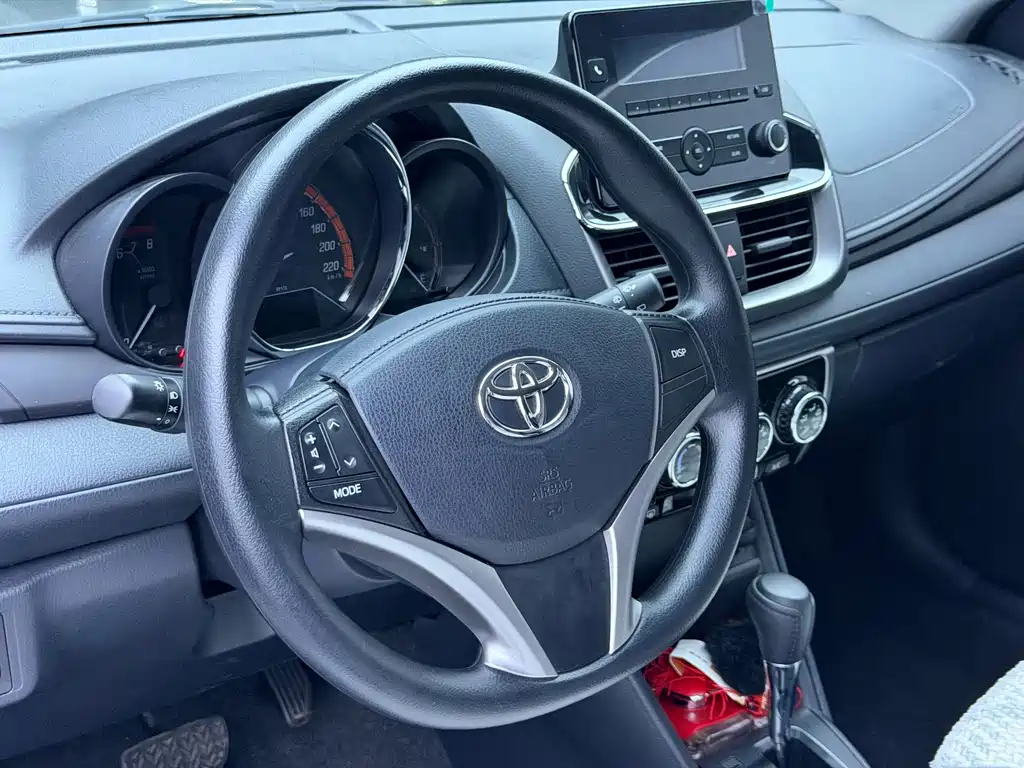 Toyota Yaris L — миниатюра 5
