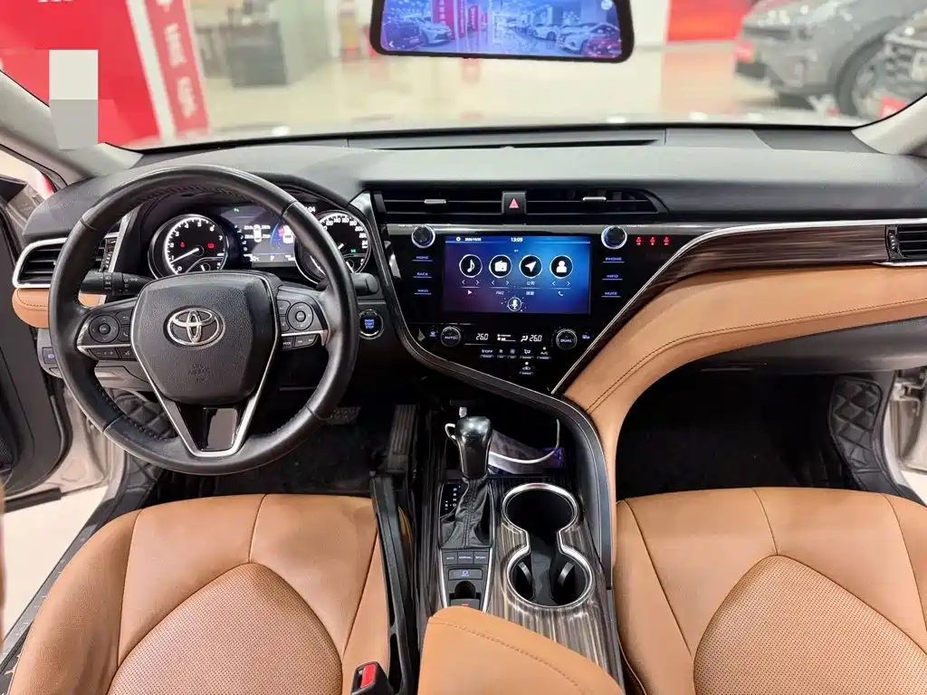 Toyota Camry — миниатюра 12